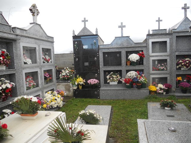 cementerio parroquial de Santa Maria de Piño