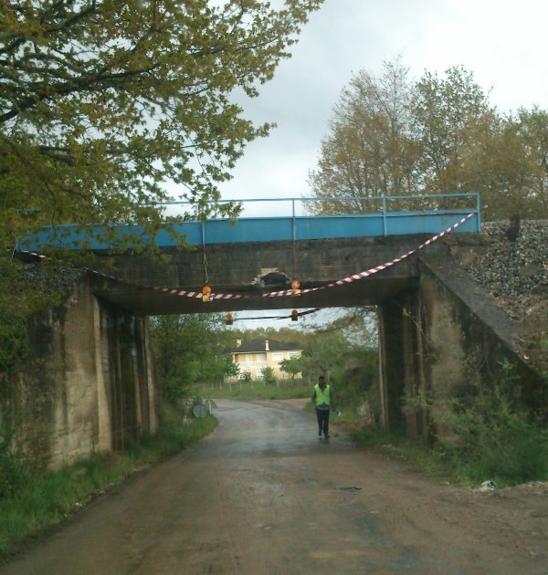 PONTE DA VIA DO TREN EN  RIBAS PEQUENAS