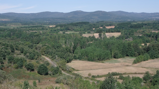 VISTA DE PARTE DOCASTO E DOS BARREDOS E A CARRETERA DE SERVIZO DO REGADIO DO VAL DE LEMOS