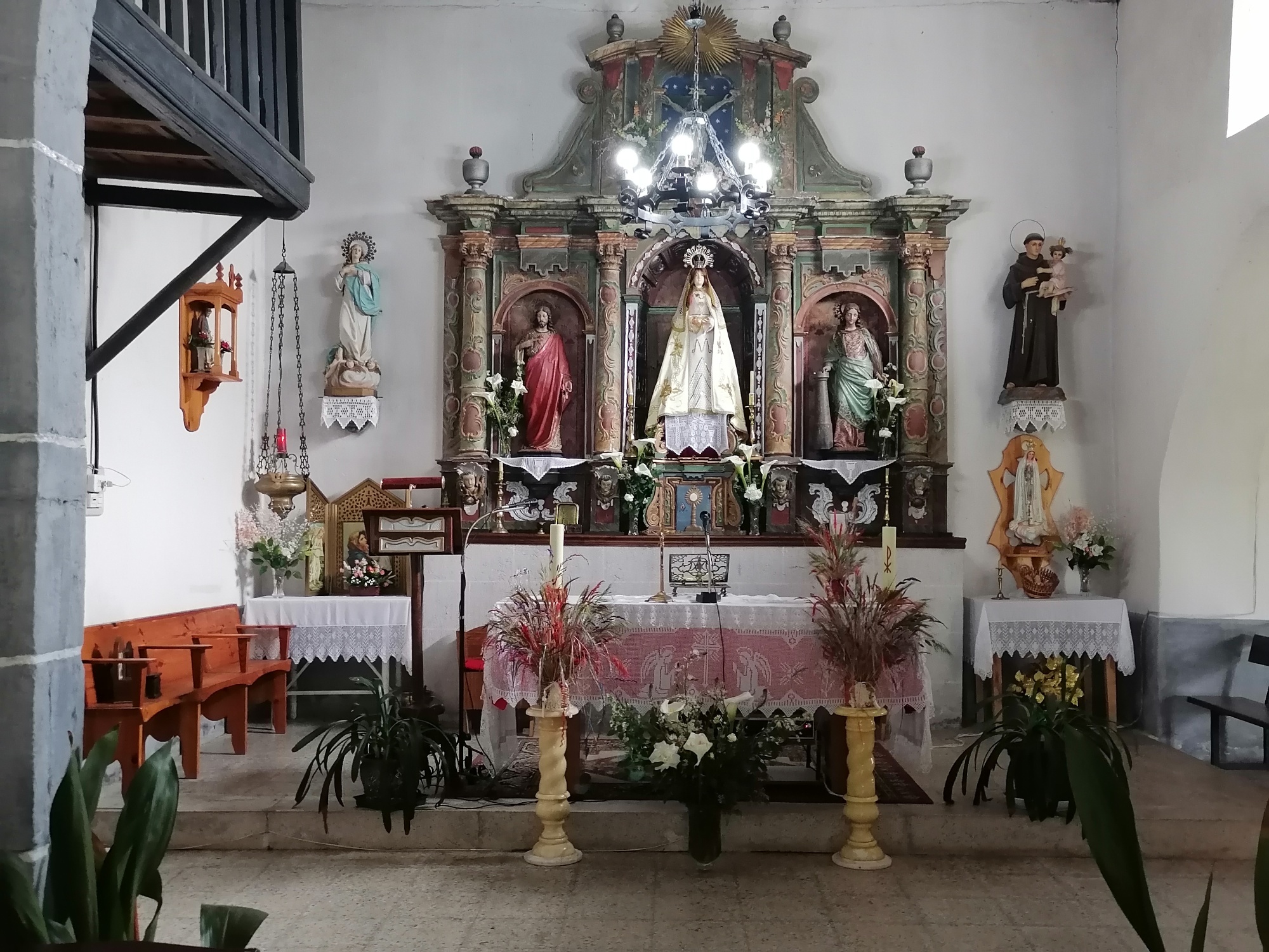Altar maior de Piño Image