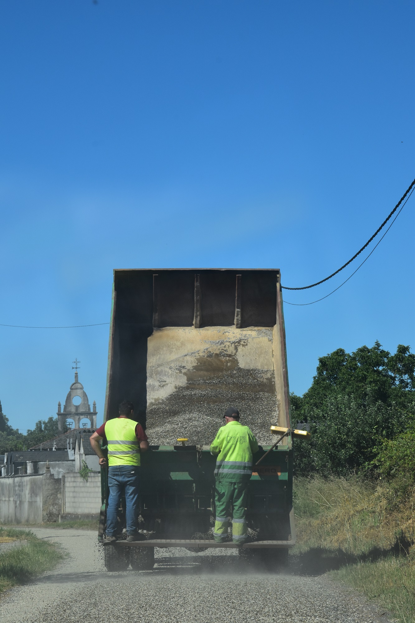 botando grava
